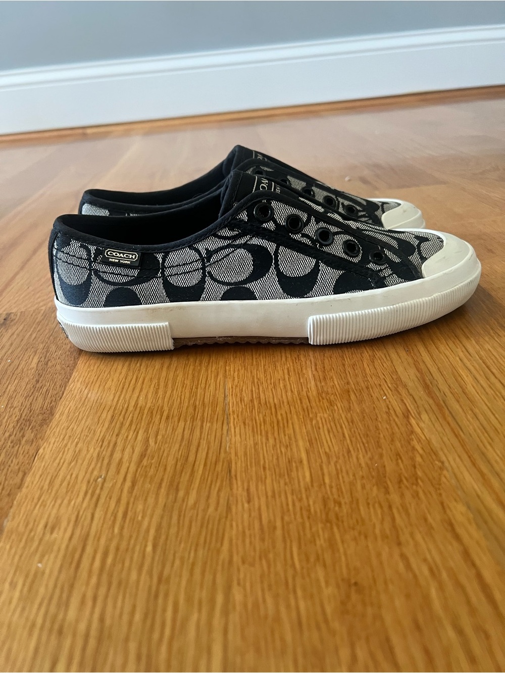 Coach Women’s Black and White Signature Slip-On Sneakers -Excellent condition - Picture 5 of 10